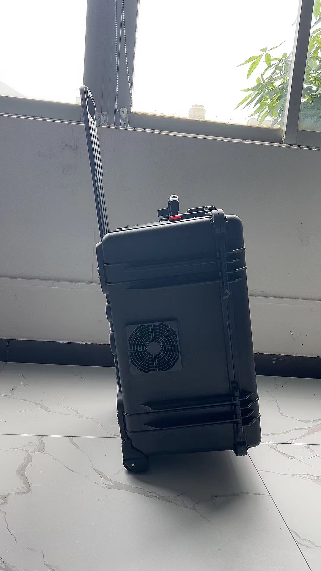 文峰手拉箱型移动通信干扰器